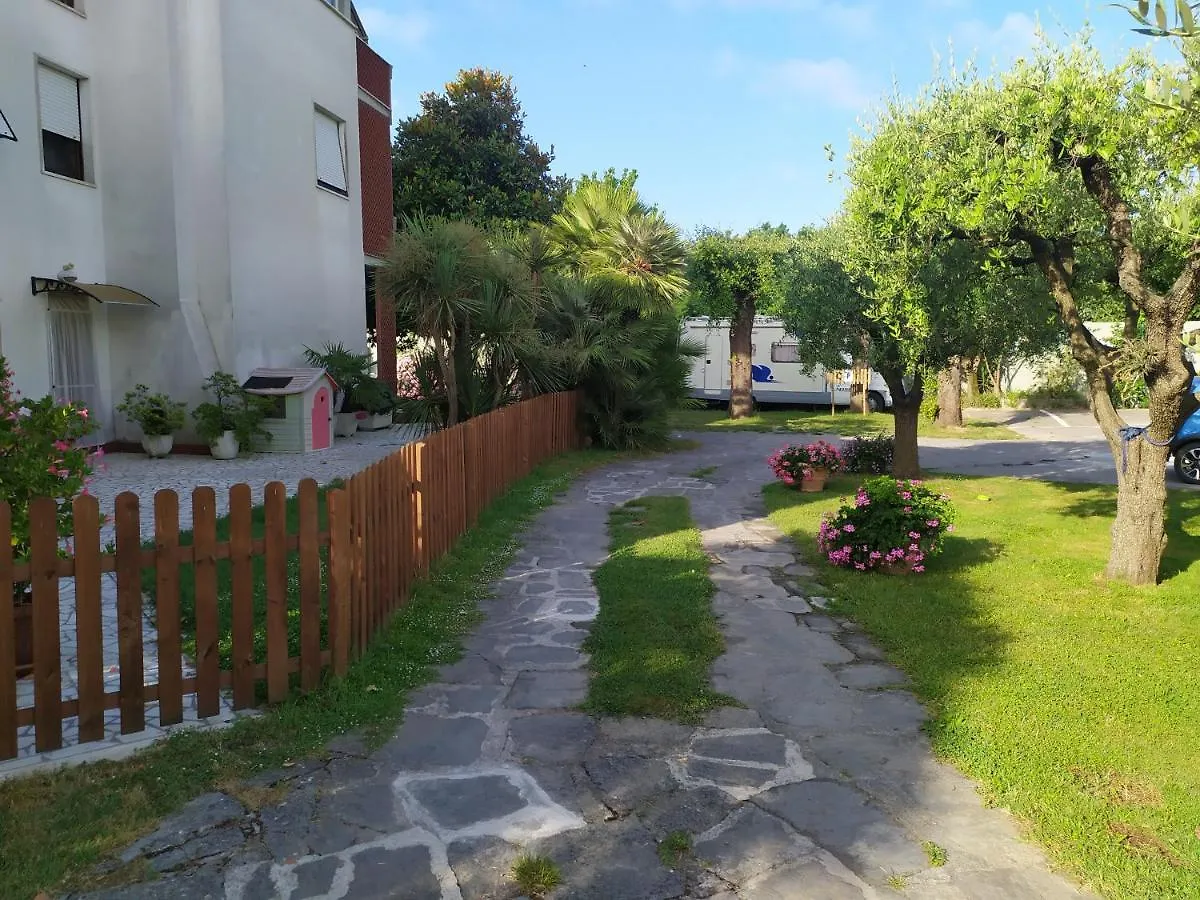 B&B Tra Mare E Marmo Marina Di Carrara 0*,  Italy