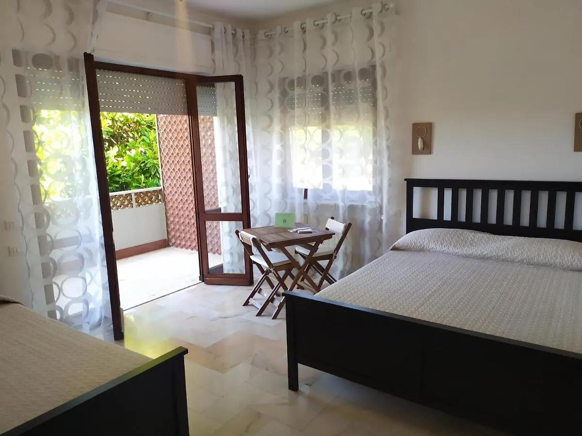 B&B Tra Mare E Marmo Marina Di Carrara Bed & Breakfast